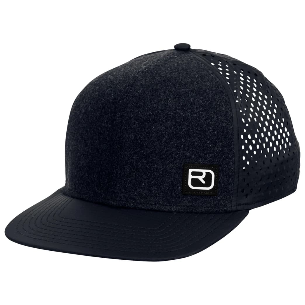 Шапка с козирка Ortovox Logo Air Trucker Cap - Black Raven