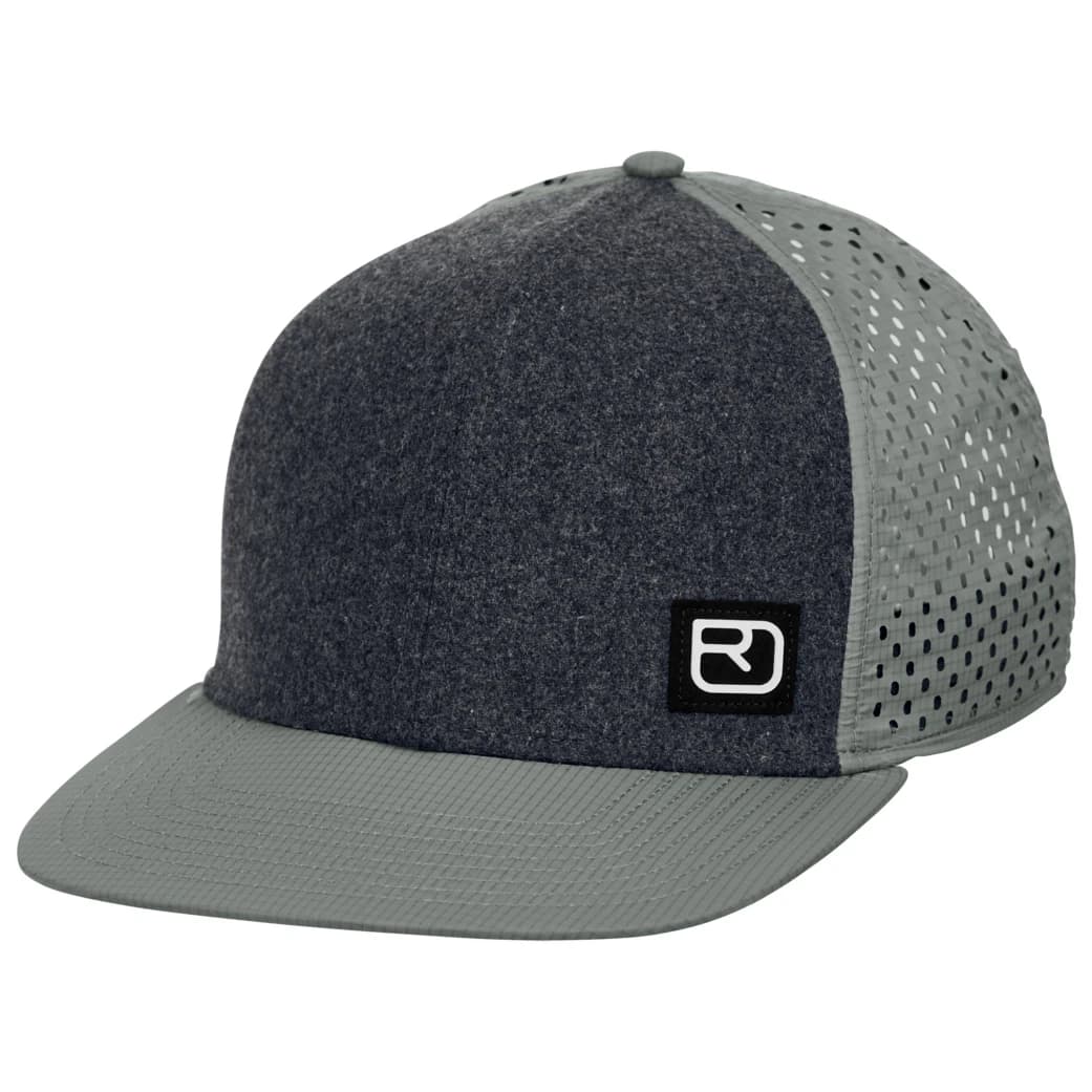 Шапка с козирка Ortovox Logo Air Trucker Cap - Green Sage